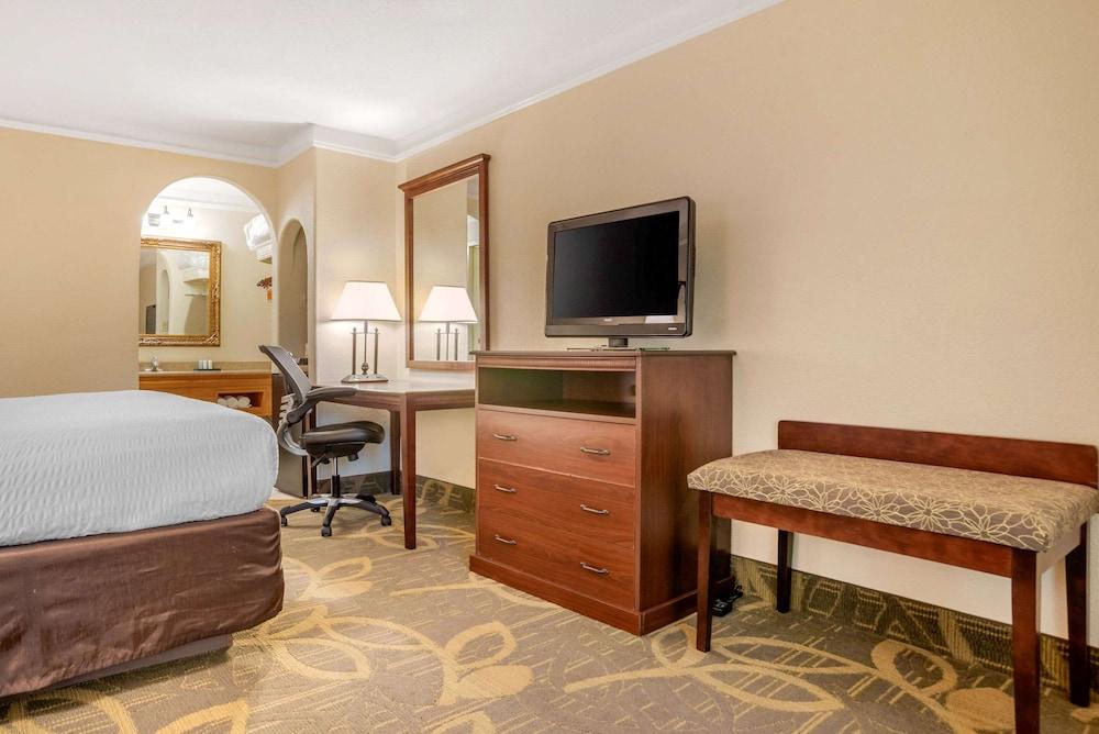Clarion Inn and Conference Center photo 16