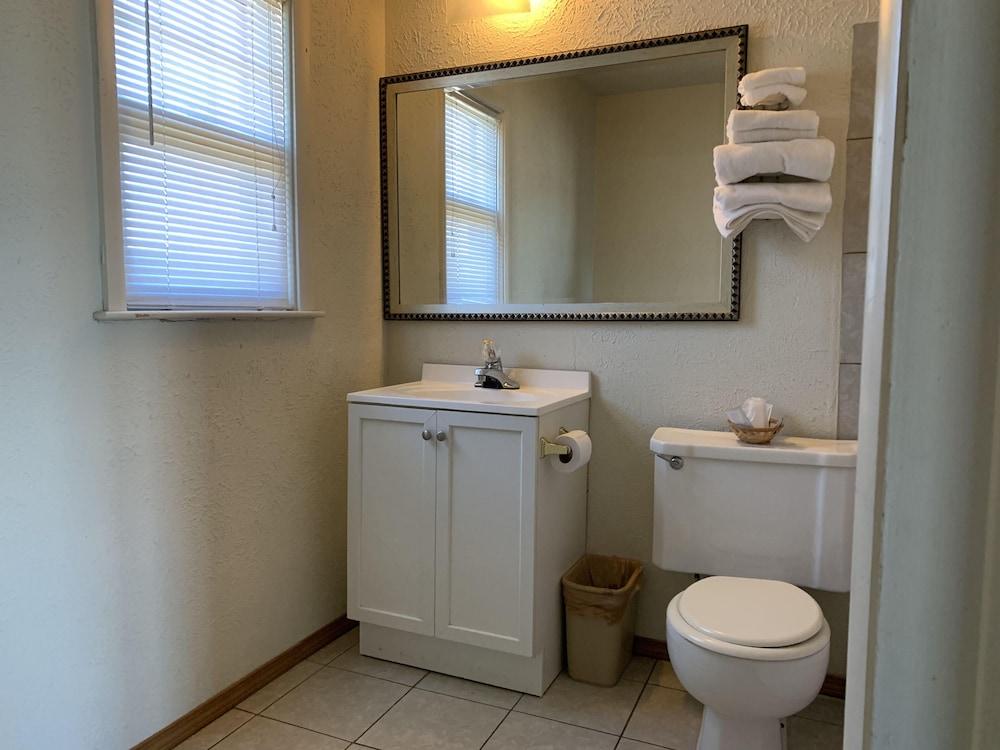 Surrey Motel photo 9
