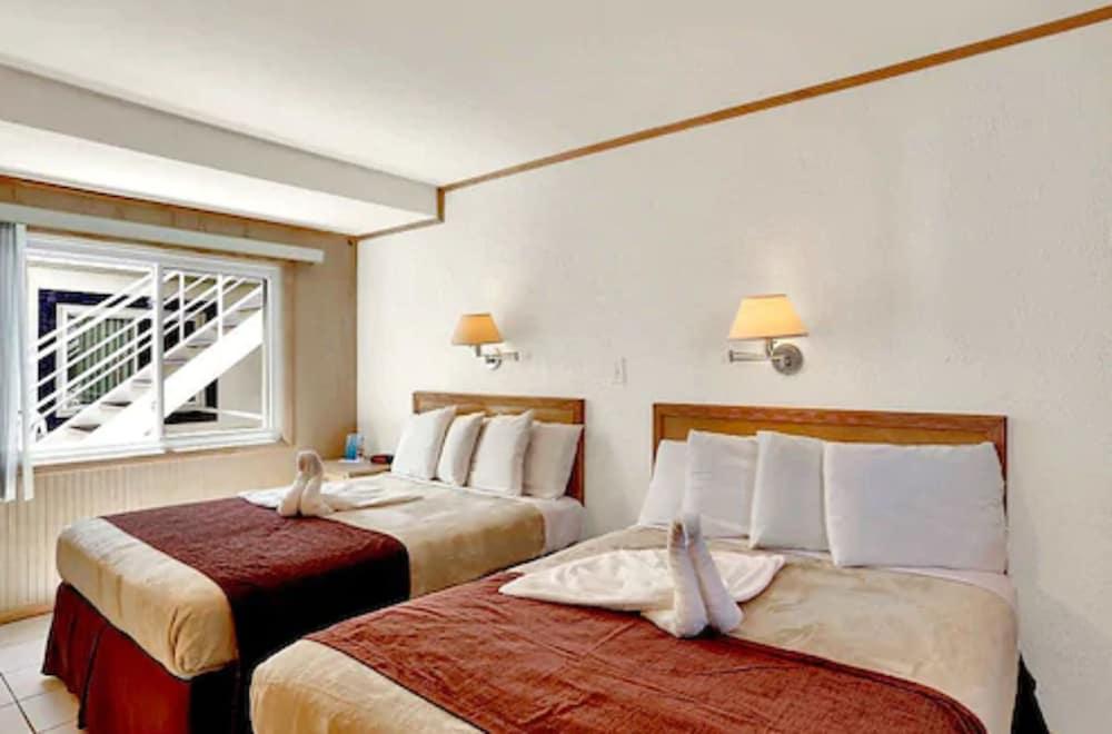 AA Heart of Wildwood Motels photo 15