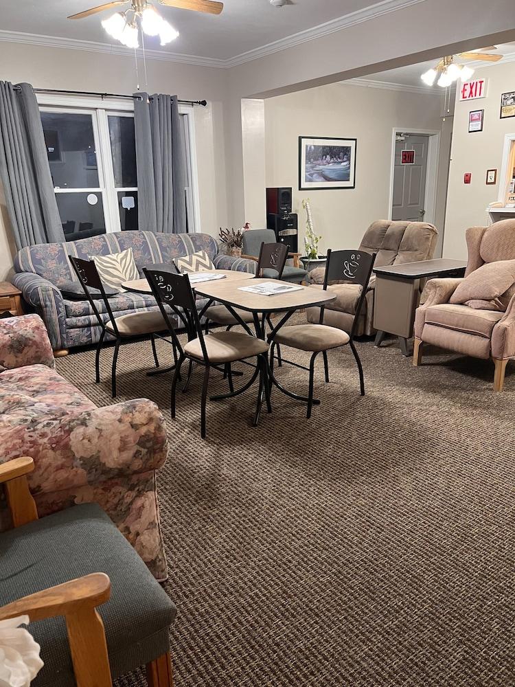 Oswego Inn photo 13