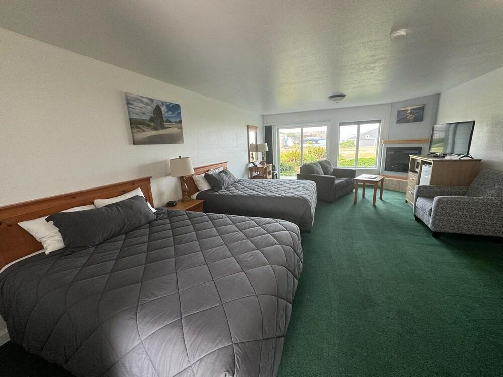 Sunset Oceanfront Lodging photo 27