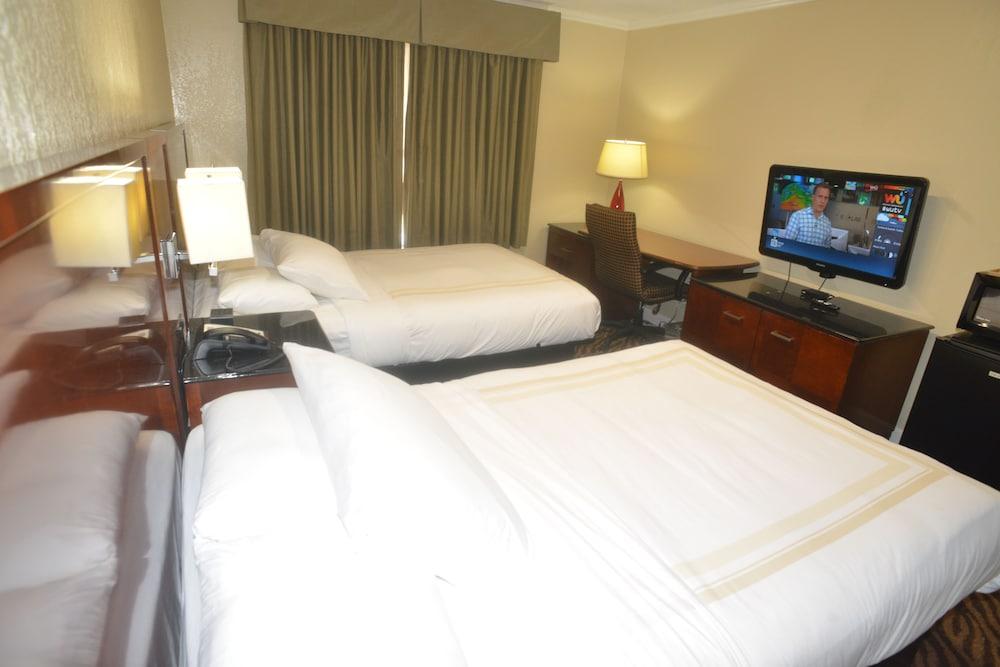 Hometown Inn & Suites photo 16