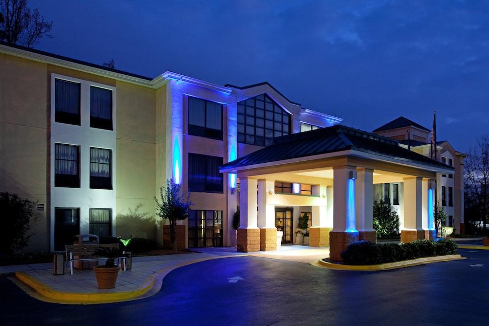 Lexington Inn and Suites photo 29