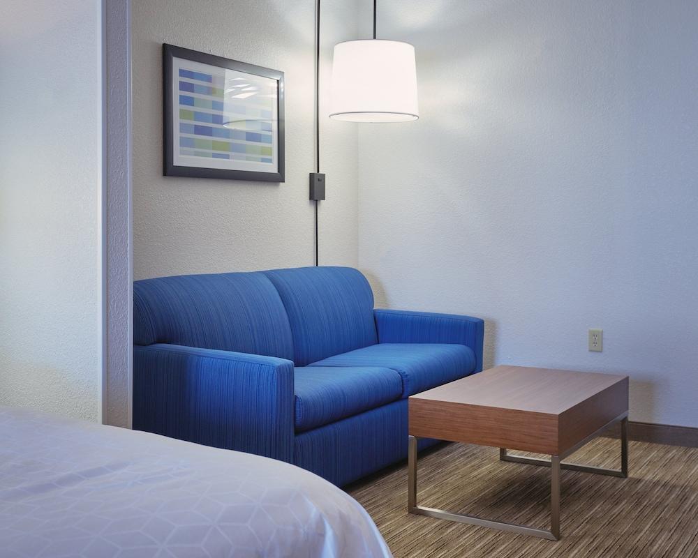 Holiday Inn Express & Suites Akron Regional Airport Area by IHG photo 15