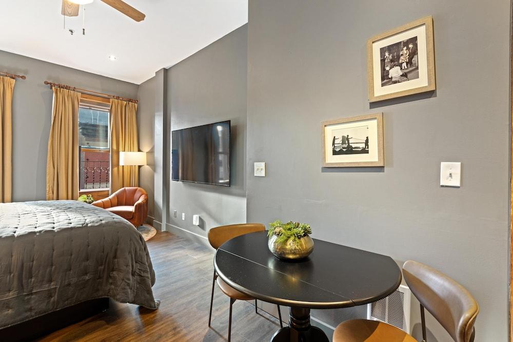 The Historic Blue Moon Hotel - NYC photo 3