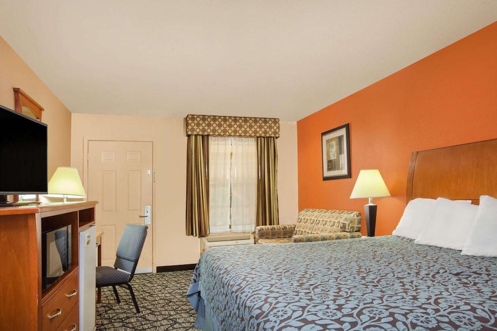Days Inn by Wyndham Centerville photo 9