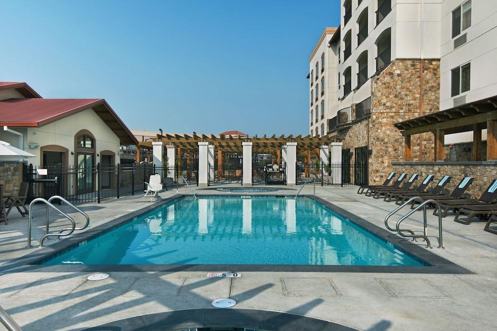 Oxford Suites Sonoma County photo 40