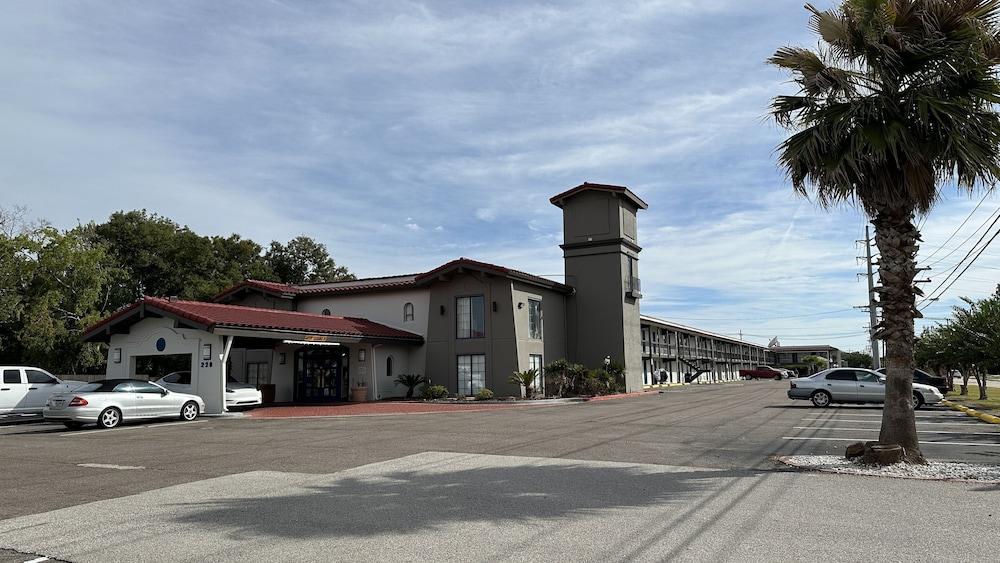 Motel 6 Beaumont, TX photo 38