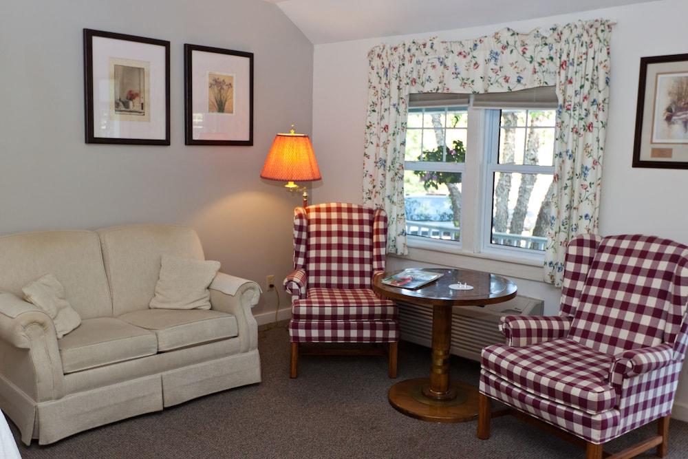 Mount Battie Inn photo 84