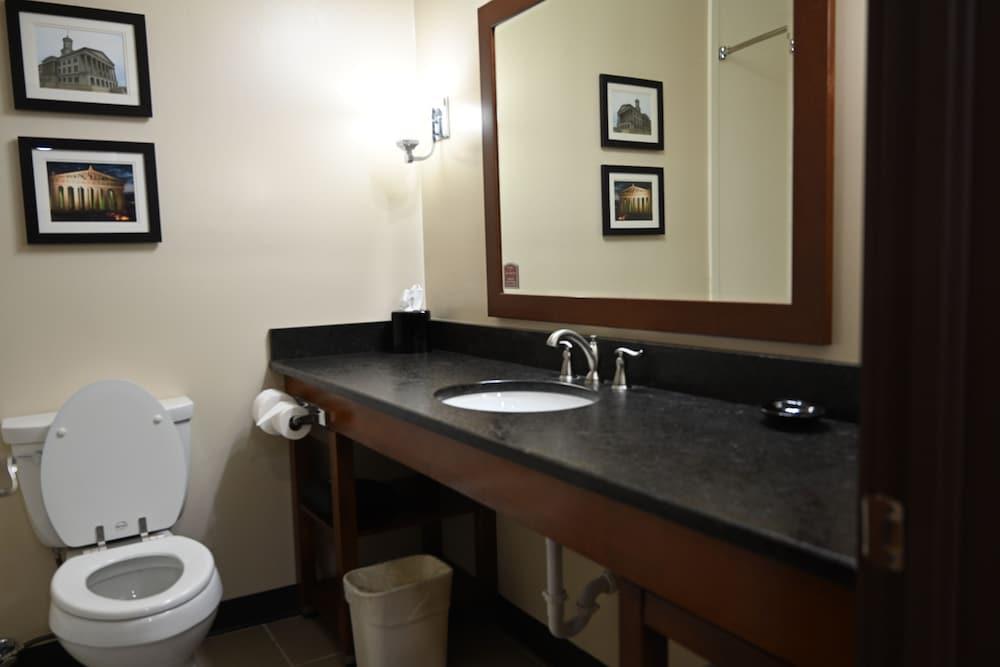 Giles Hotel Inn & Suites photo 23
