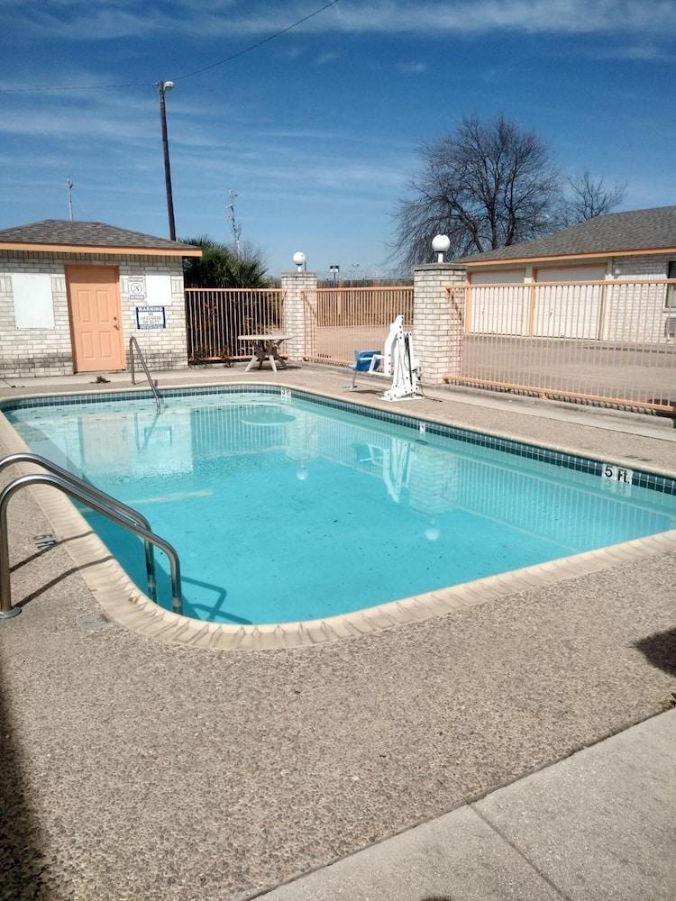 Budget Inn photo 17
