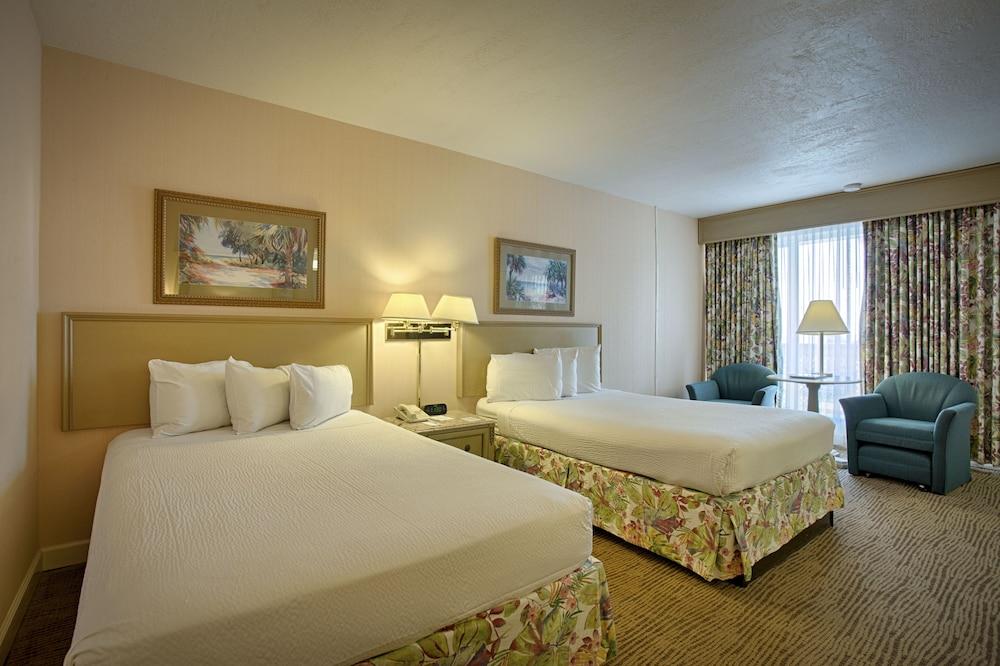Sandcastle Resort at Lido Beach photo 27