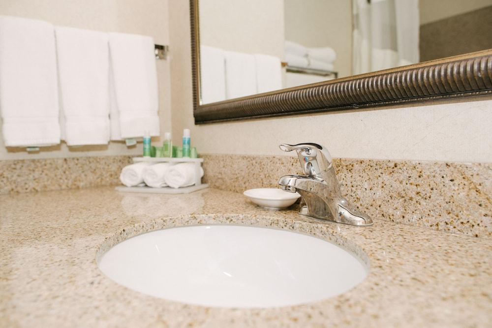 Holiday Inn Express Hotel & Suites Custer by IHG photo 51