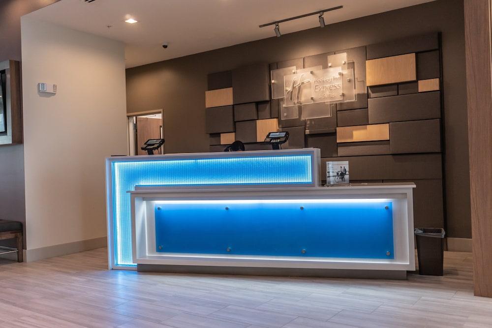 Holiday Inn Express & Suites Birmingham - Homewood by IHG photo 24