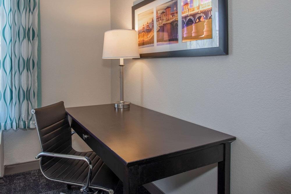 La Quinta Inn & Suites by Wyndham St. Augustine photo 18