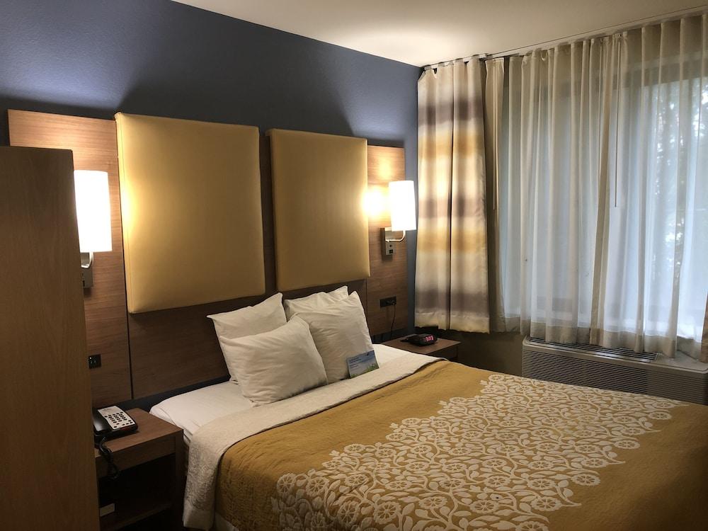 Days Inn by Wyndham Brooklyn photo 4