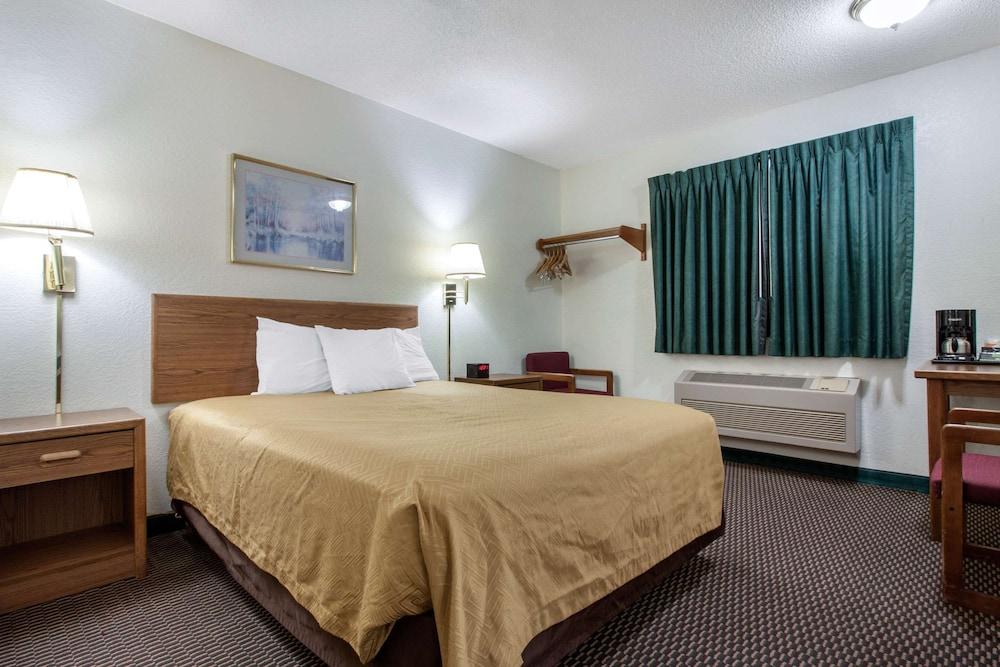Econo Lodge Oacoma - Chamberlain West photo 60