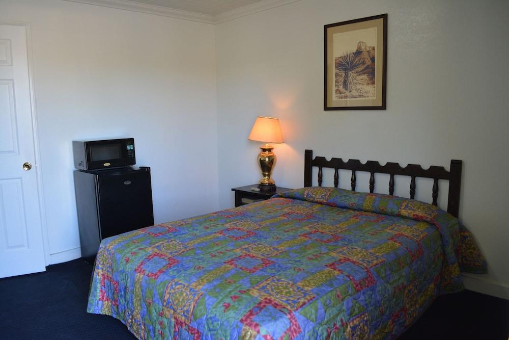 Delux Inn Big Spring photo 16
