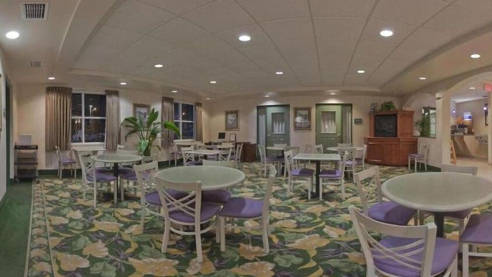 Holiday Inn Express Suites Plant City by IHG photo 3