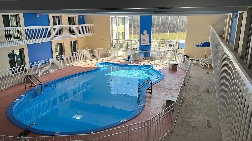 Days Inn by Wyndham Rock Falls photo 17