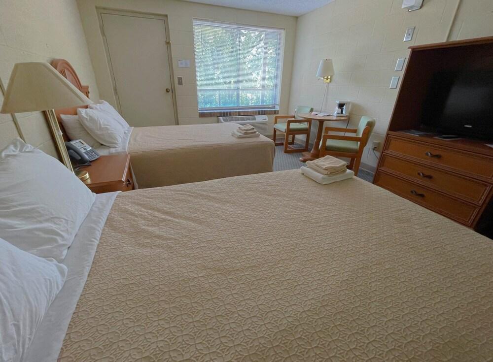 Hillside Lodge photo 5