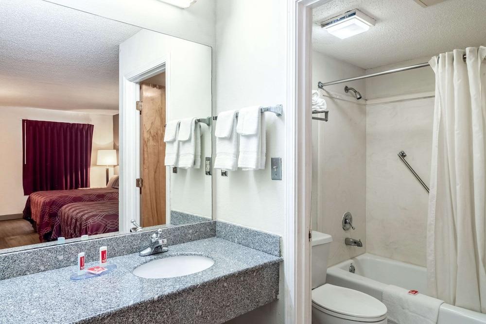 Econo Lodge Acworth East photo 33