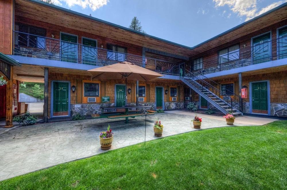 Cedar Wood Inn photo 10