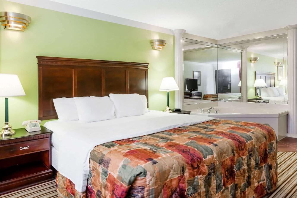 Days Inn by Wyndham Oneonta AL photo 10