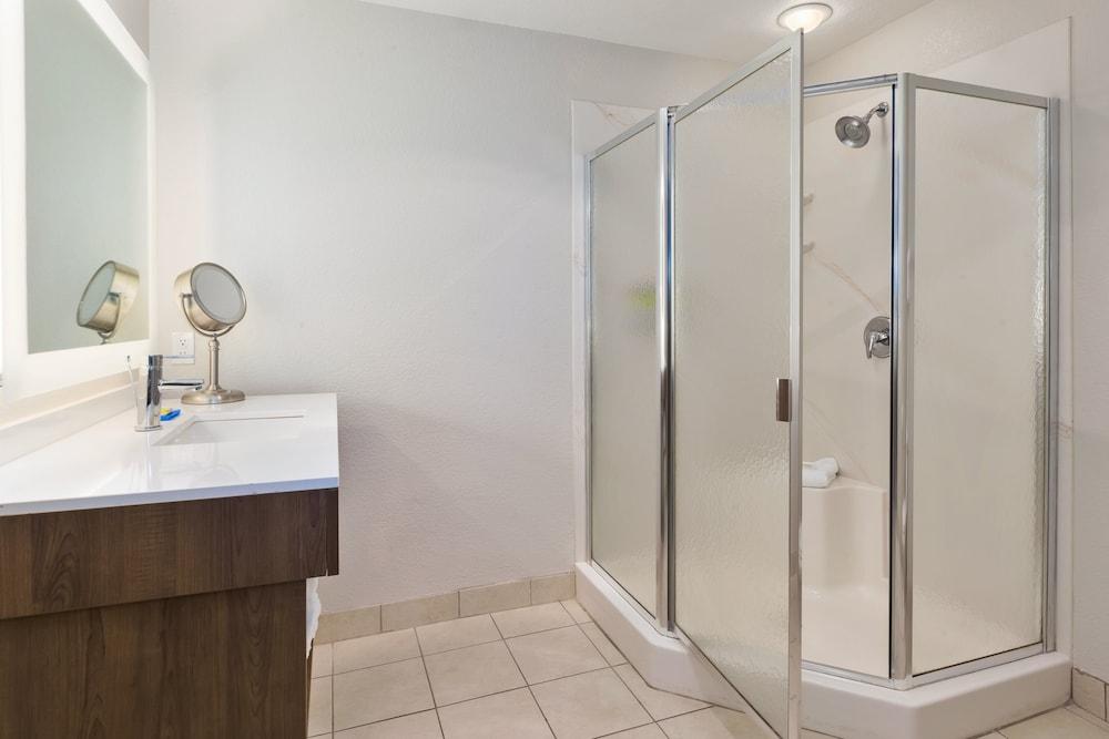 Holiday Inn Express & Suites Petoskey by IHG photo 46