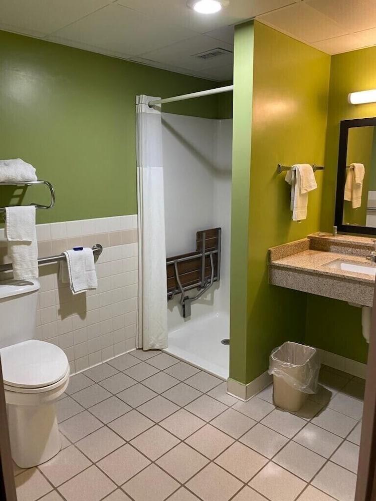 American Inn and Suites photo 30