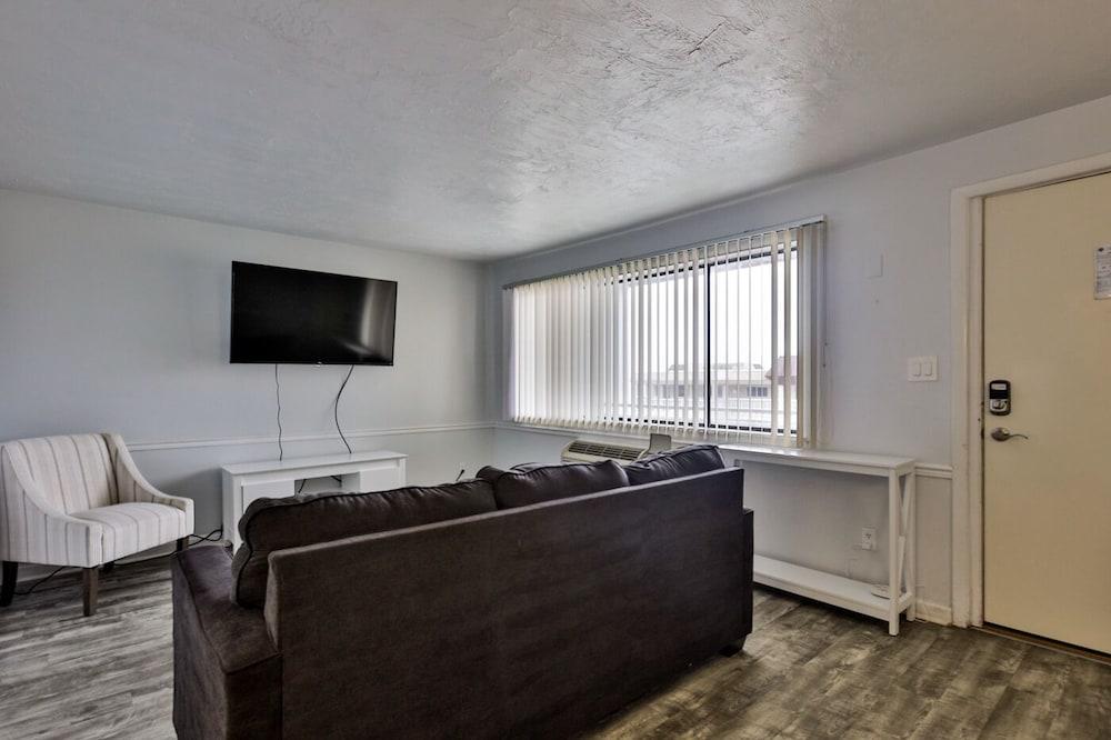 Coastal Waters Inn photo 83