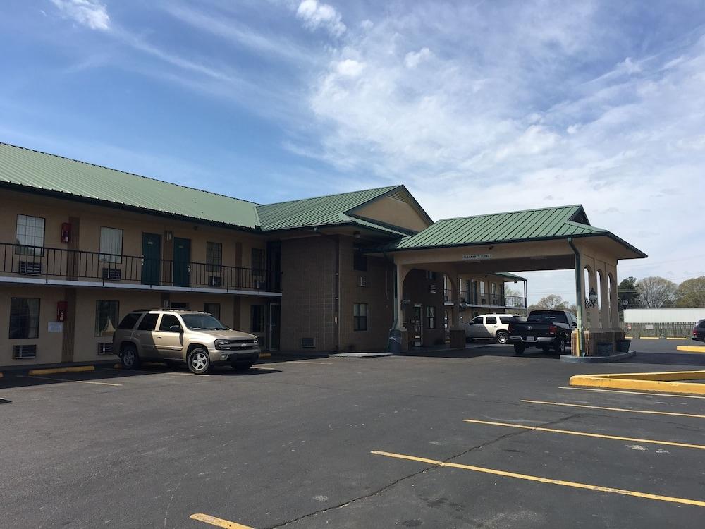 Regency Inn & Suites photo 14