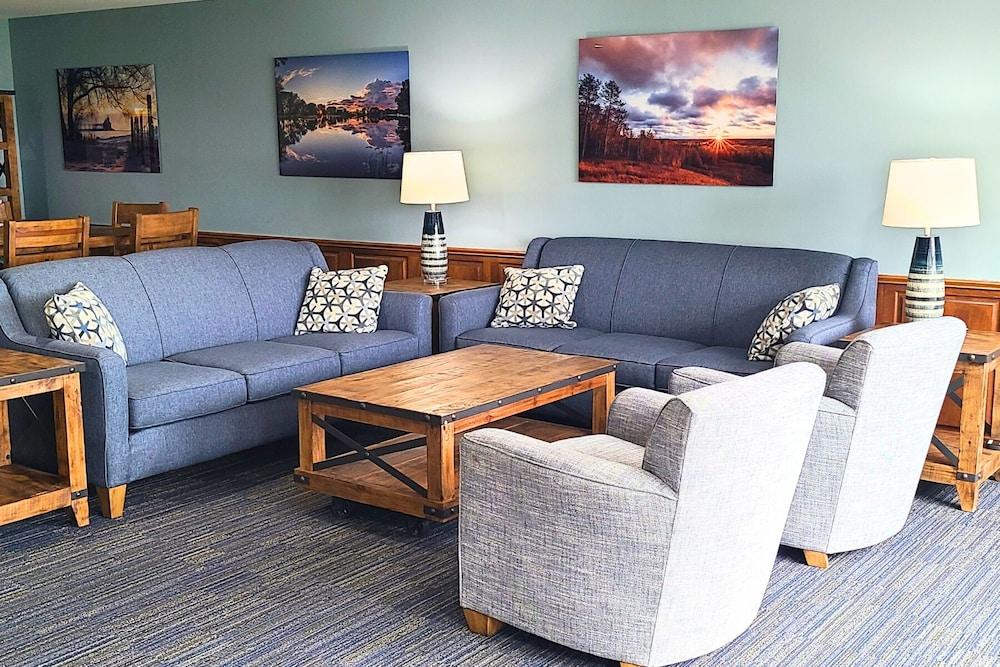 Bridgeport Waterfront Resort photo 4