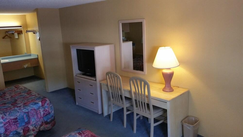 Victorian Inn photo 20