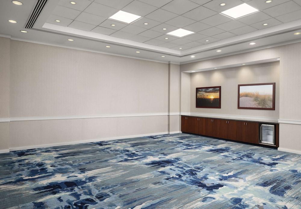 Hilton Virginia Beach Oceanfront photo 2
