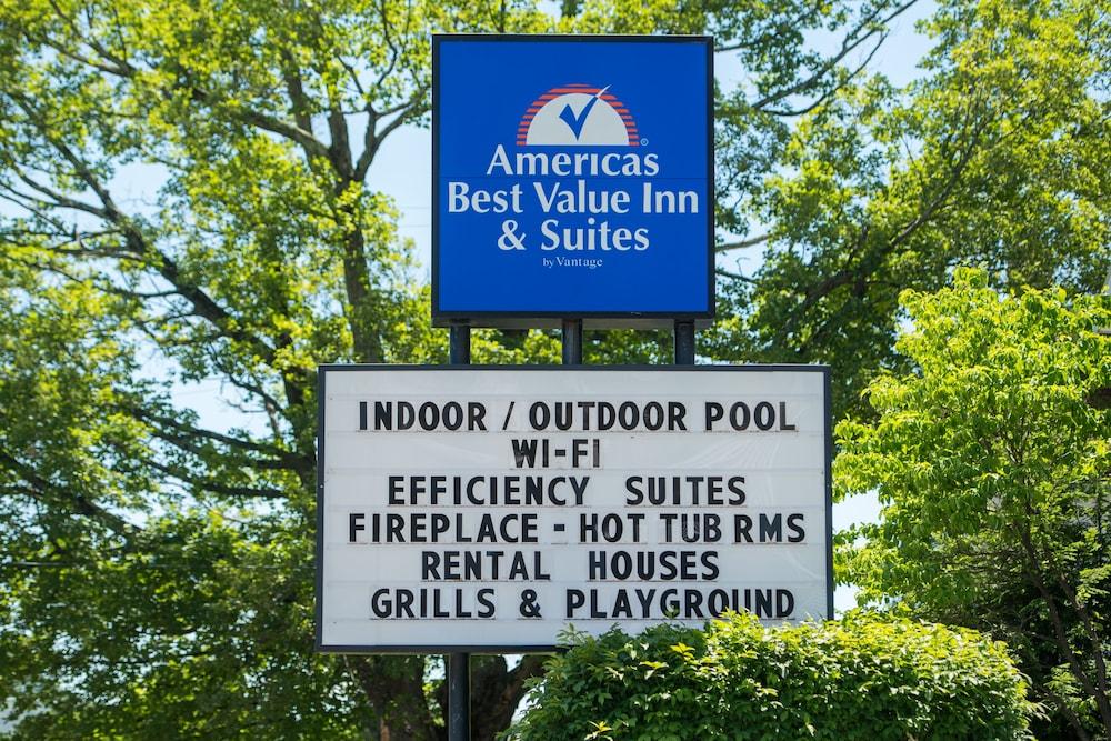 Adirondack Retreat Inn & Suites photo 48