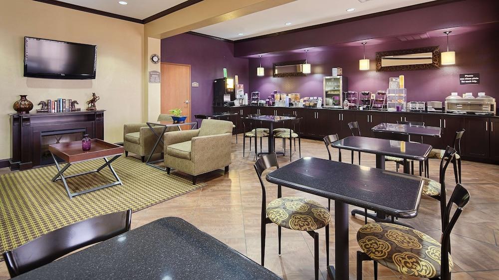 Best Western Giddings Inn & Suites photo 15