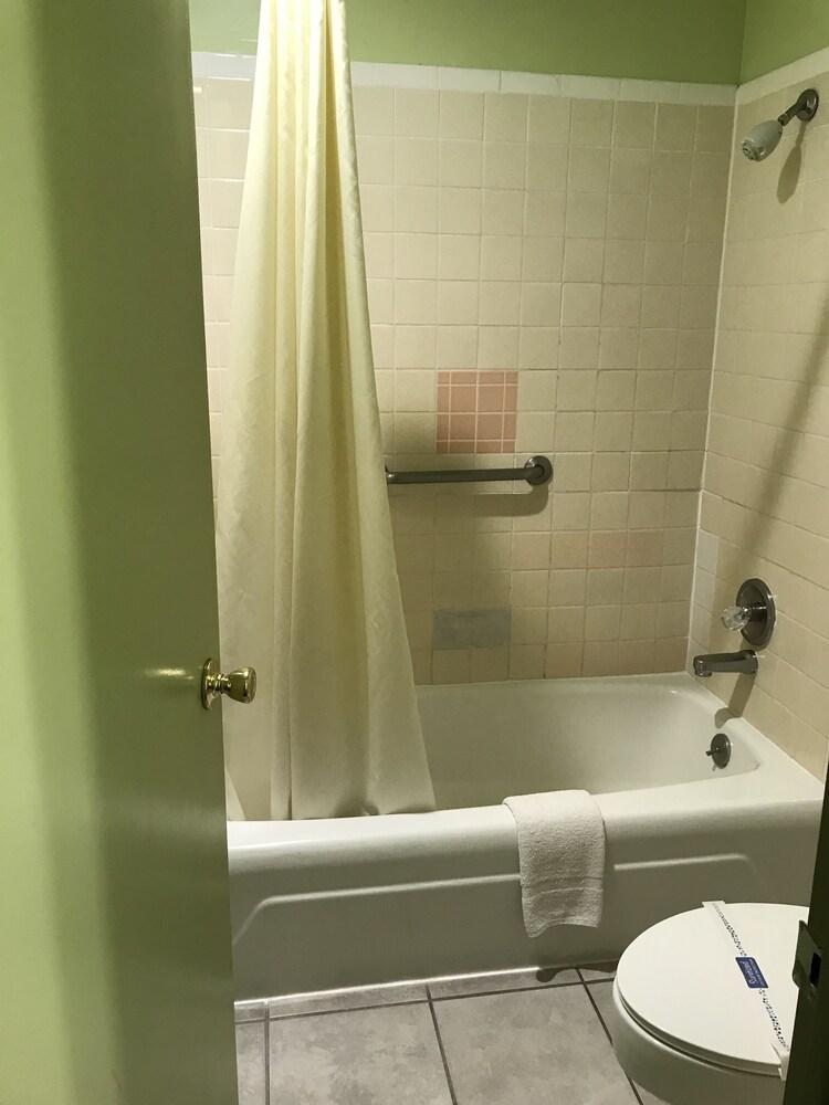 Parkview Motel photo 19
