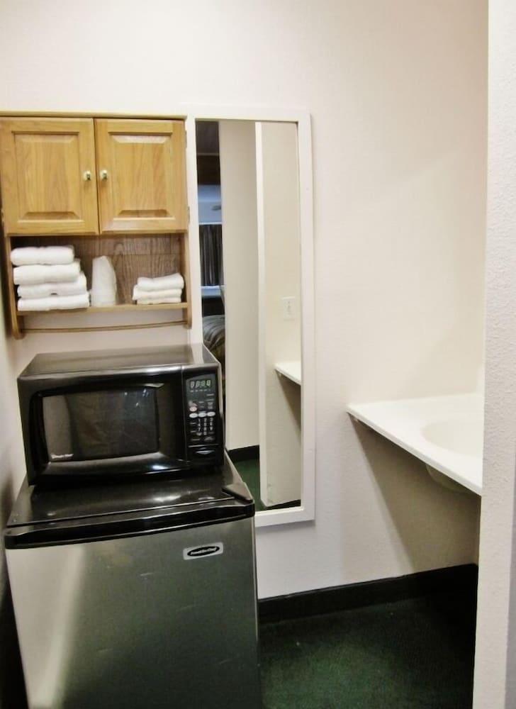 Going-To-The-Sun Inn & Suites photo 14