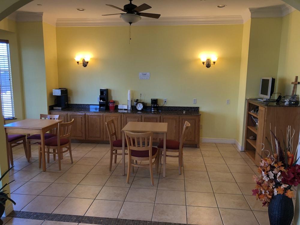 Whitesboro Inn & Suites photo 25