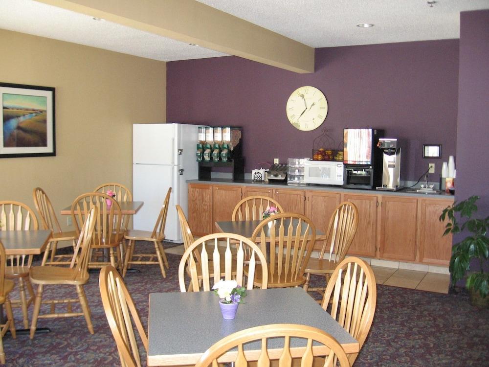 Pocahontas Inn & Suites photo 5