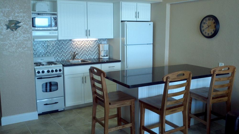 Hawaiian Inn Beach Resort photo 9