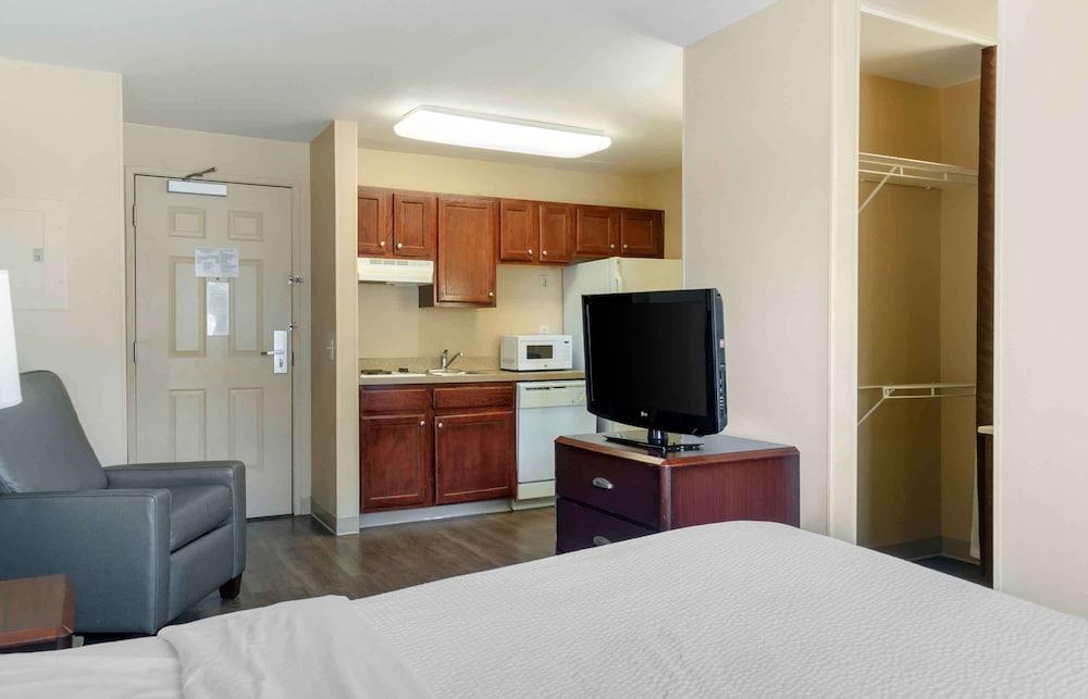 Extended Stay America Suites Indianapolis Northwest I465 photo 8