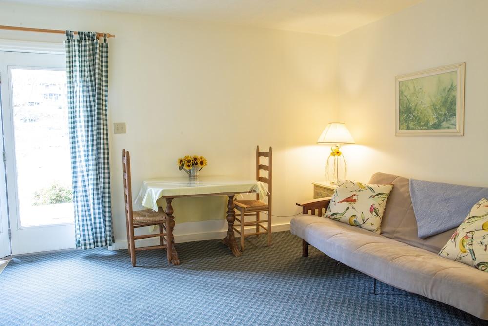 The Chimney Rock Inn & Cottages photo 15