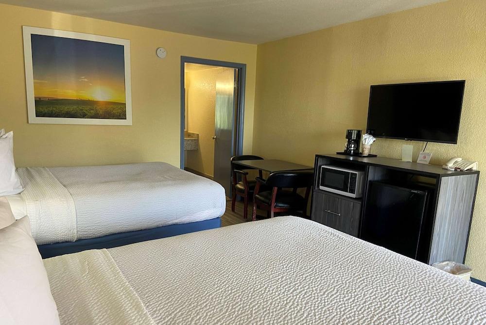 Days Inn by Wyndham Okmulgee photo 16