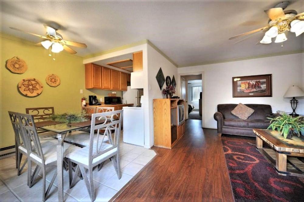Pinecliff Village photo 45