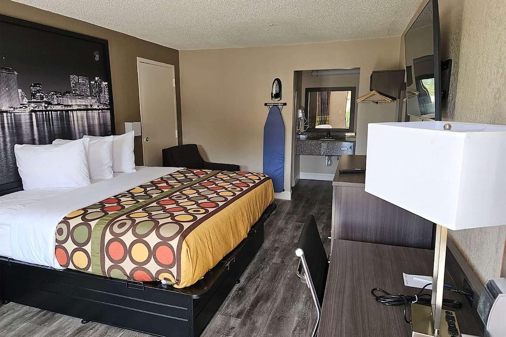 Super 8 by Wyndham Metairie photo 13