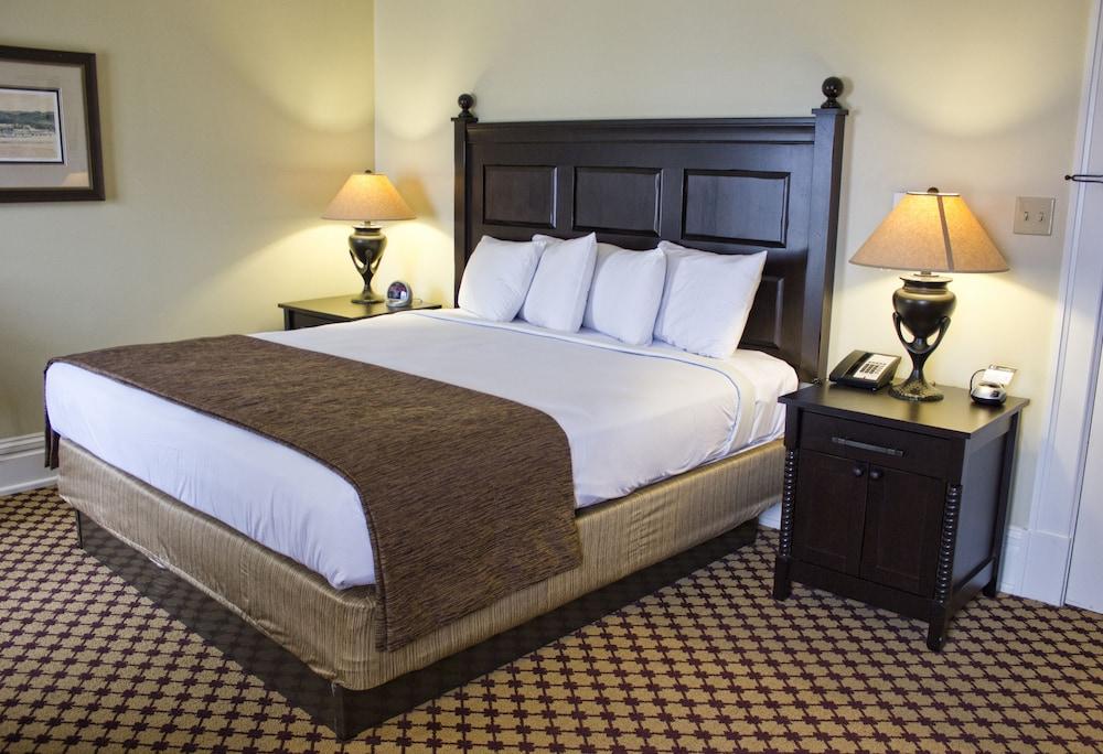 Lake Yellowstone Hotel & Cabins - Inside the Park photo 9