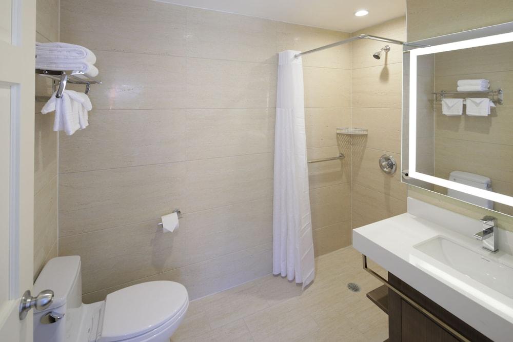 Mayfair Inn and Suites photo 21