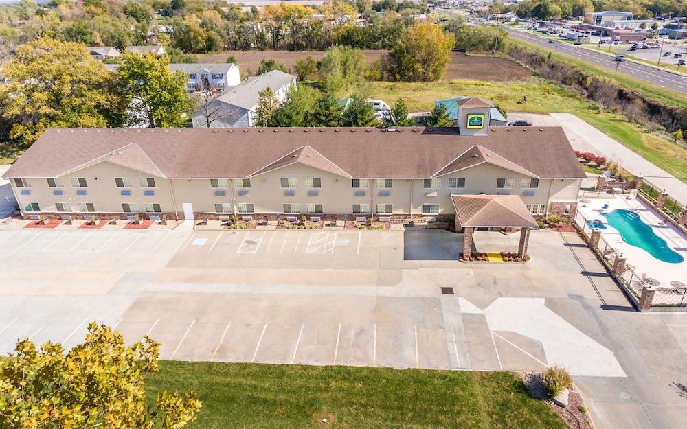 Wamego Inn and Suites photo 15